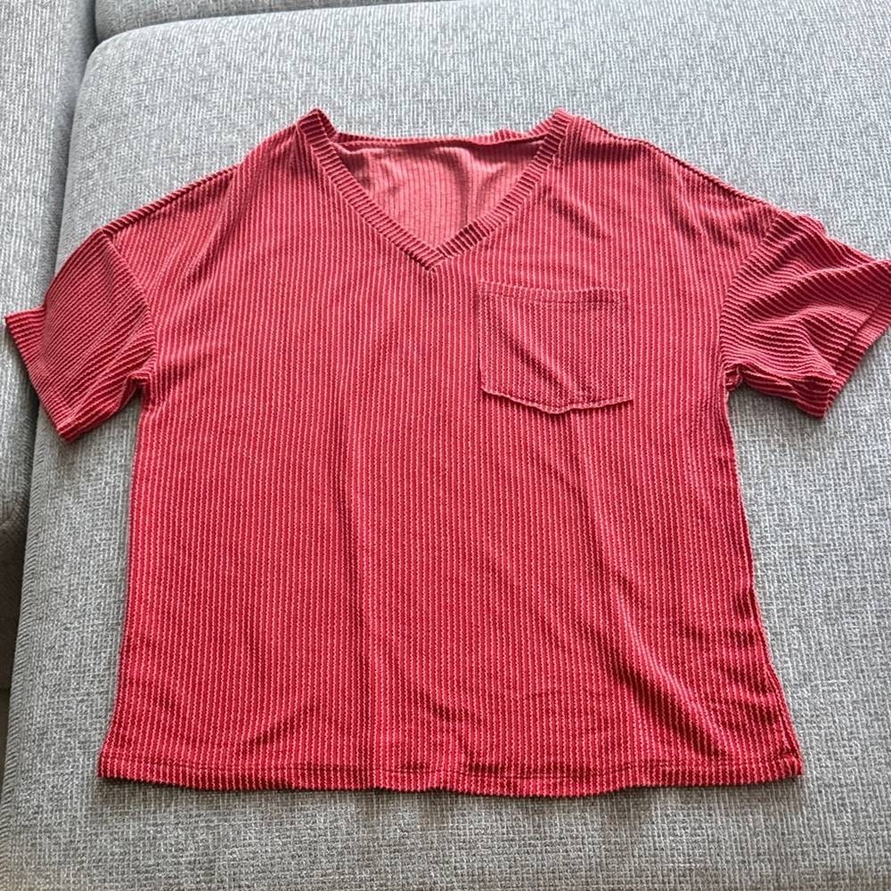 Textured V-Neck Short Sleeve Top in Coral